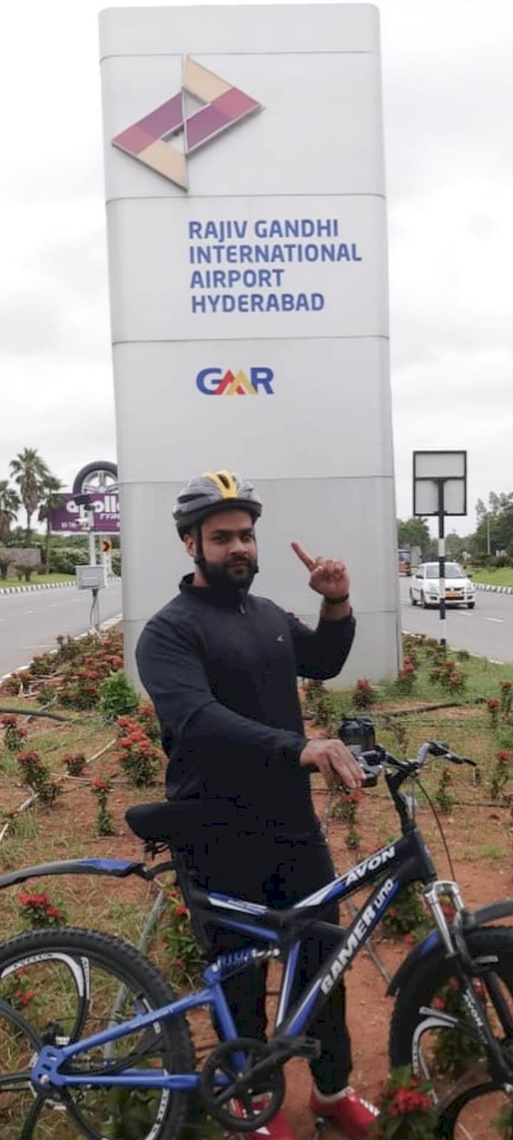 Mohsin, a physio, could not help his clientele during COVID. So he made them cycle to stay fit!