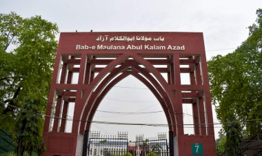Seminar seeks steps to retrace JMI's distinctly unique approach to education by analyzing the printed literature