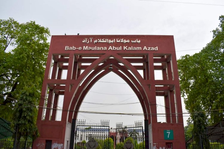 Seminar seeks steps to retrace JMI's distinctly unique approach to education by analyzing the printed literature