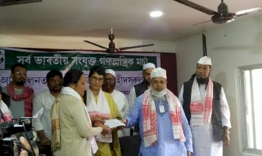 Badruddin Ajmal gives financial assistance to families of youths, killed during CAA protest