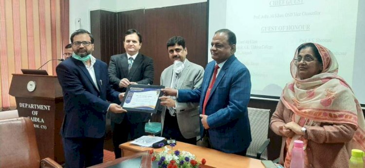 AMU felicitates Covid-19 fighters